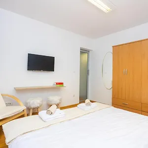 https://bella-vista-cozy-apartment-with-a-great-view.splithotels.org